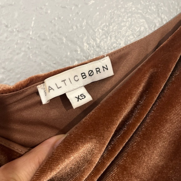 Baltic Born Tatiana Velvet One-Shoulder maxi dress - Picture 6 of 6